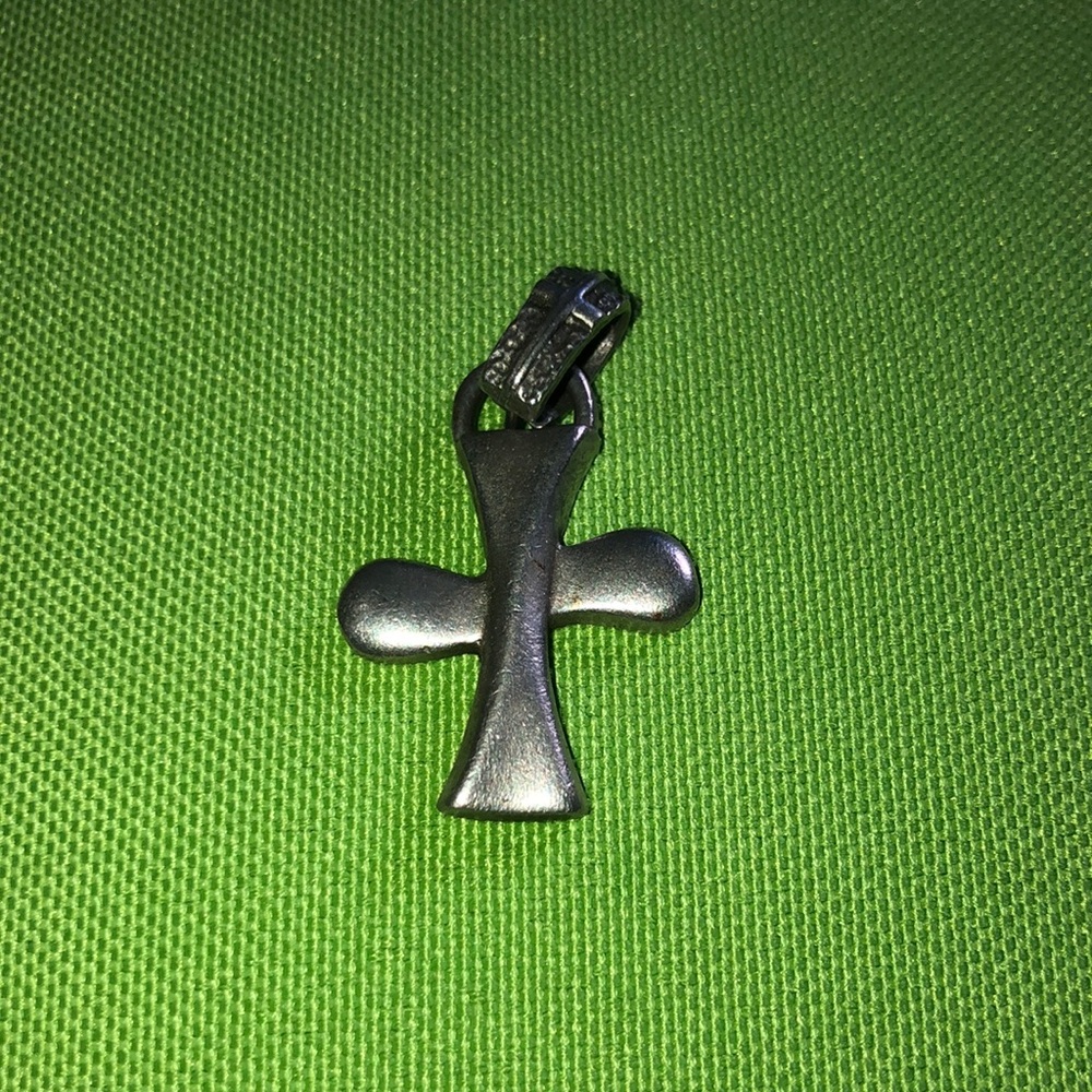 Cross charm (💰3/$15 in any bundle purchase of 3+)